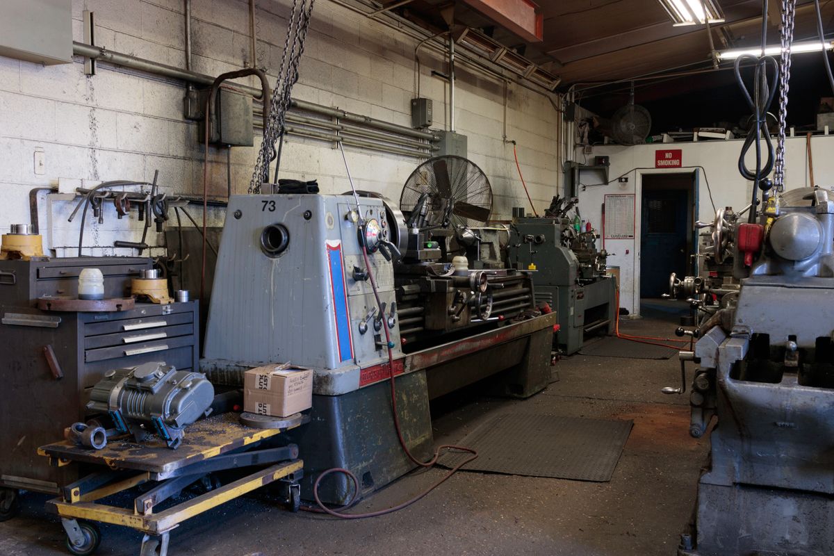 Interior del taller de Metalúrgica Pizatti en Río Tercero